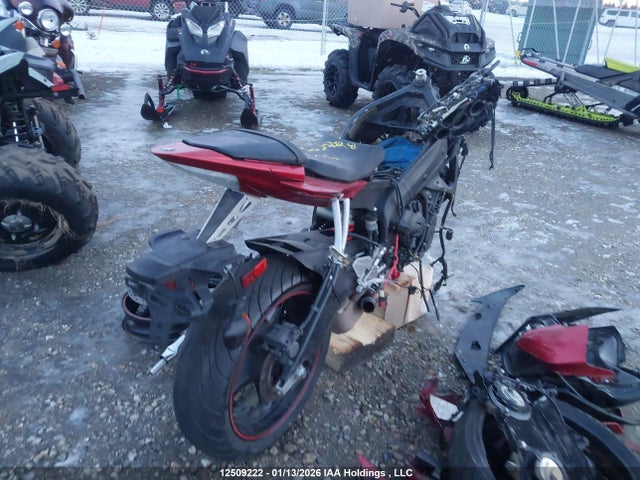 12509222 :رقم المزاد ، JYARJ16N5BA002056 vin ، 2011 Yamaha Yzfr6 مزاد بيع