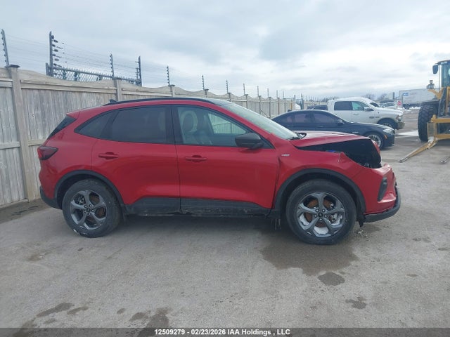 1FMCU9MZXSUA74595 Ford Escape St Line