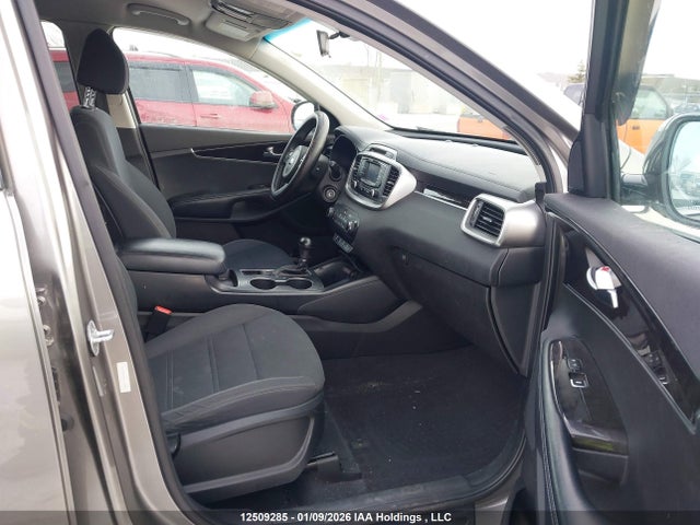 5XYPGDA32JG352891 KIA Sorento Lx/l