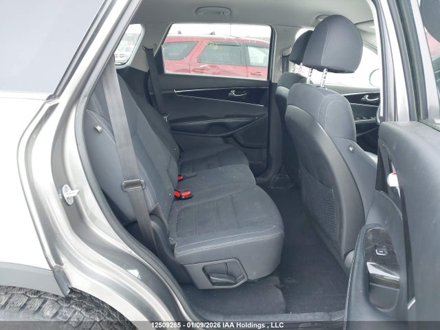 5XYPGDA32JG352891 KIA Sorento Lx/l