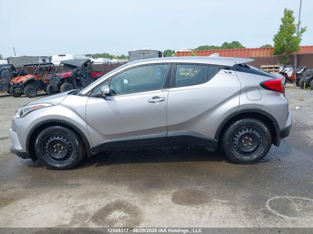 12509317 :رقم المزاد ، NMTKHMBX8JR008931 vin ، 2018 Toyota C-hr Xle مزاد بيع