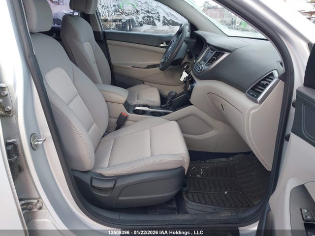 KM8J2CA43HU558216 Hyundai Tucson