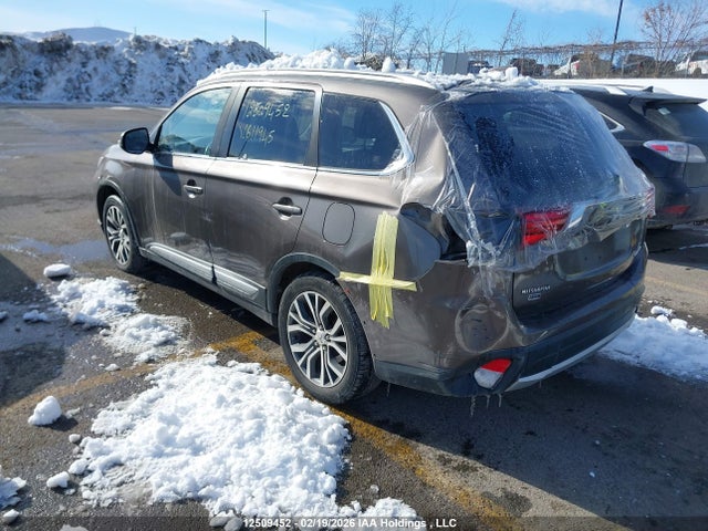 JA4AZ2A3XHZ611945 Mitsubishi Outlander Es