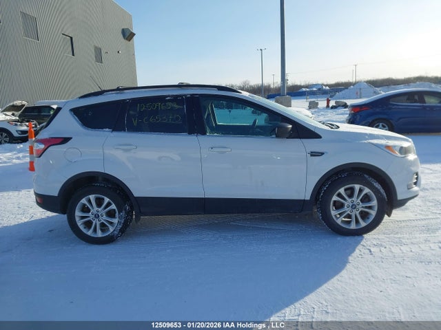 1FMCU9GD1JUC65370 Ford ESCAPE SE