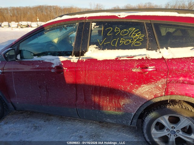 1FMCU9GX3FUC15040 Ford ESCAPE SE