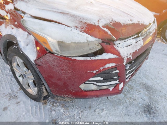 1FMCU9GX3FUC15040 Ford ESCAPE SE