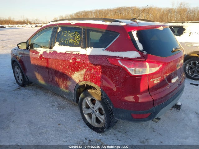 1FMCU9GX3FUC15040 Ford ESCAPE SE