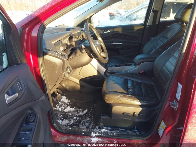 1FMCU9GX3FUC15040 Ford ESCAPE SE