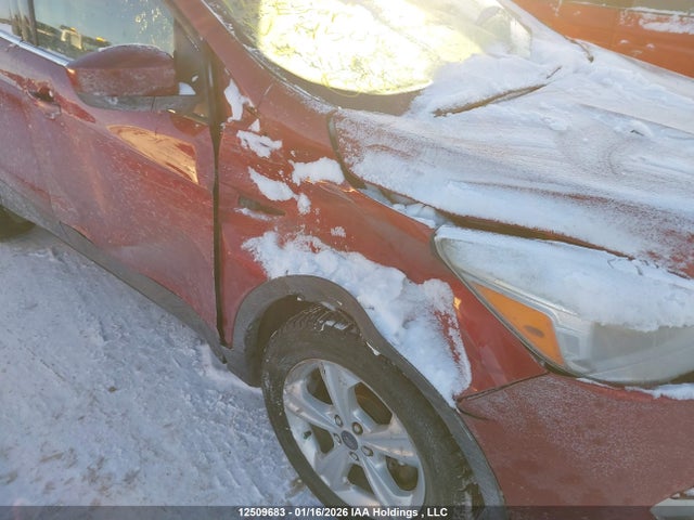 1FMCU9GX3FUC15040 Ford ESCAPE SE