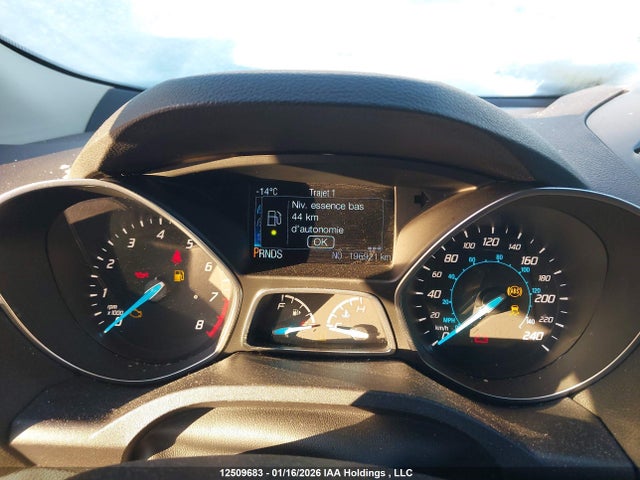 1FMCU9GX3FUC15040 Ford ESCAPE SE