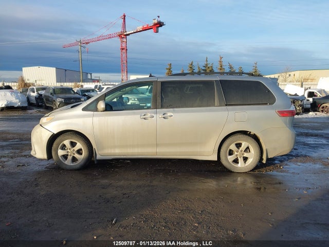 5TDKZ3DC1KS006345 Toyota SIENNA LE