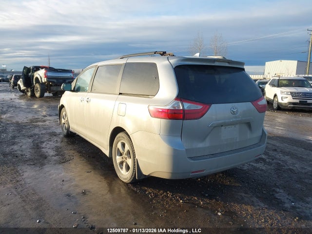 5TDKZ3DC1KS006345 Toyota SIENNA LE