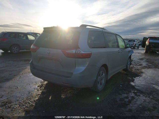 5TDKZ3DC1KS006345 Toyota SIENNA LE