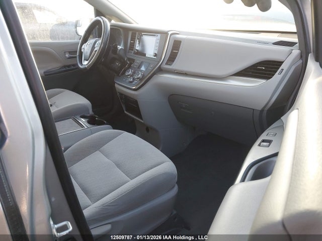 5TDKZ3DC1KS006345 Toyota SIENNA LE