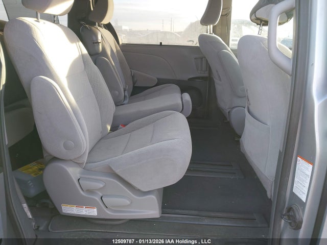 5TDKZ3DC1KS006345 Toyota SIENNA LE