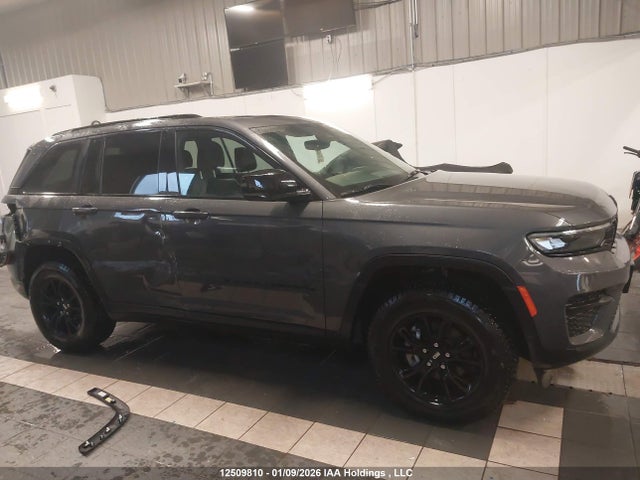 1C4RJHAG3R8514096 Jeep Grand Cherokee Laredo/altitude
