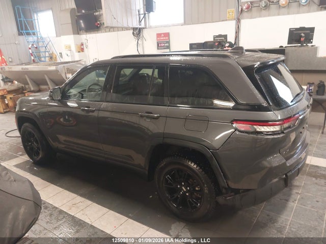 1C4RJHAG3R8514096 Jeep Grand Cherokee Laredo/altitude