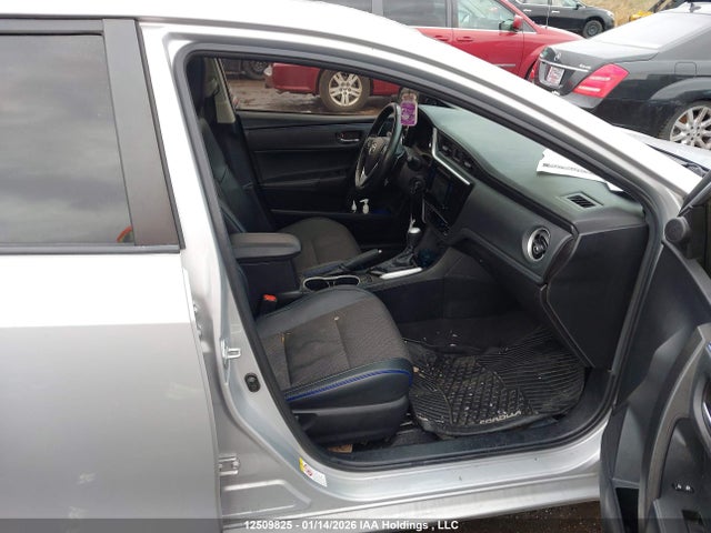 2T1BURHE8JC084061 Toyota COROLLA SE