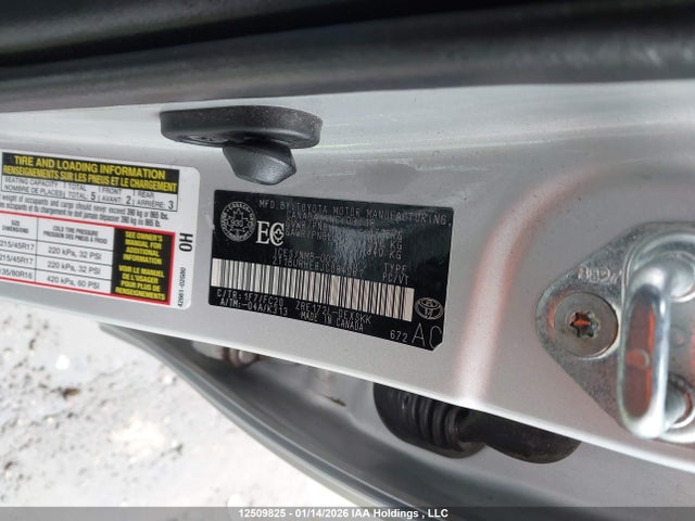 2T1BURHE8JC084061 Toyota COROLLA SE