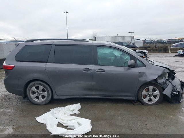 5TDKZ3DC7KS971081 Toyota SIENNA LE