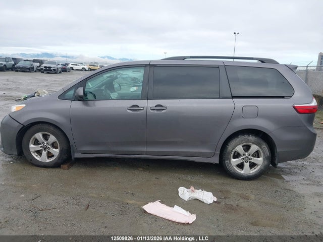 5TDKZ3DC7KS971081 Toyota SIENNA LE