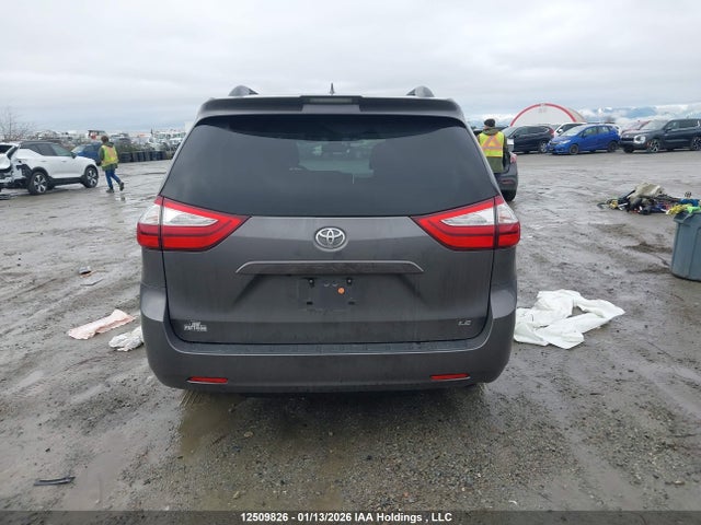 5TDKZ3DC7KS971081 Toyota SIENNA LE