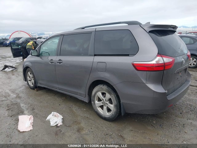 5TDKZ3DC7KS971081 Toyota SIENNA LE