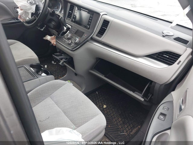 5TDKZ3DC7KS971081 Toyota SIENNA LE