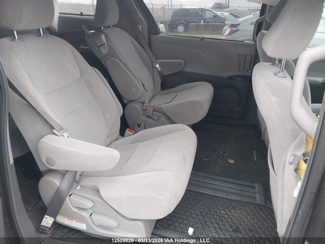 5TDKZ3DC7KS971081 Toyota SIENNA LE