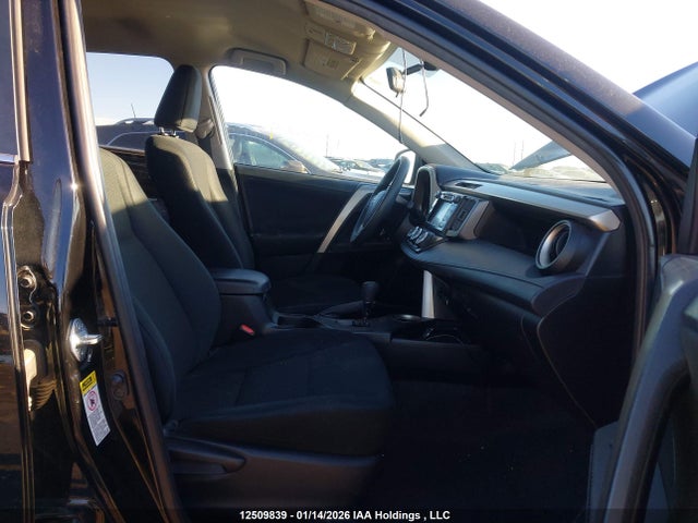 2T3BFREV8FW389376 Toyota RAV4 LE