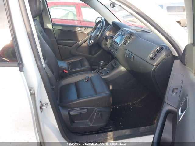 WVGNV7AX6HW504312 Volkswagen Tiguan Wolfsburg