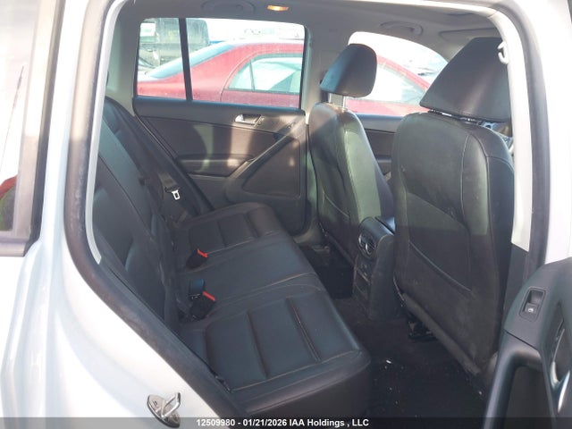 WVGNV7AX6HW504312 Volkswagen Tiguan Wolfsburg