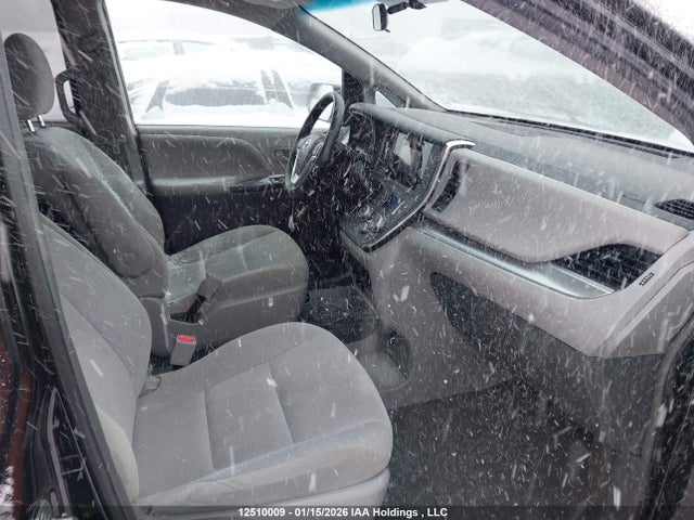 5TDZK3DC3GS731309 Toyota Sienna 7 Passenger