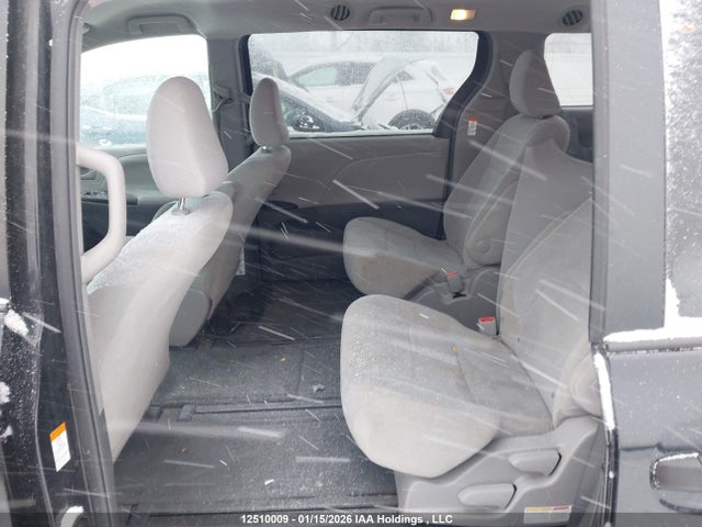 5TDZK3DC3GS731309 Toyota Sienna 7 Passenger