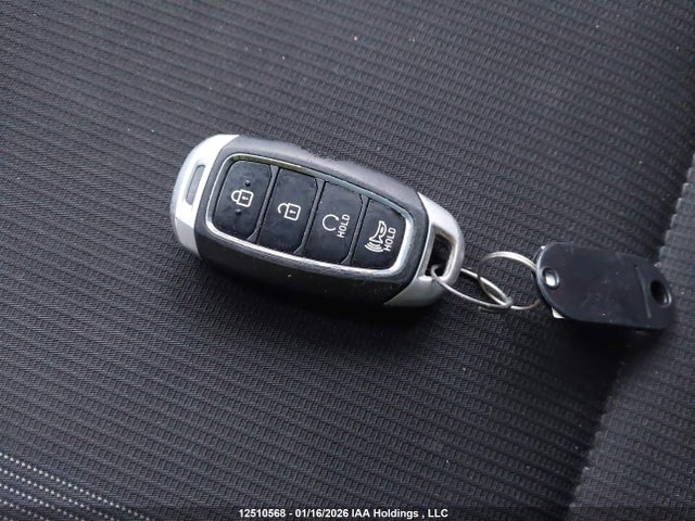 2021 Hyundai Venue Preferred With Two-tone Body Colour მანქანა იყიდება აუქციონზე, vin: KMHRC8A33MU067241, აუქციონის ნომერი: 12510568