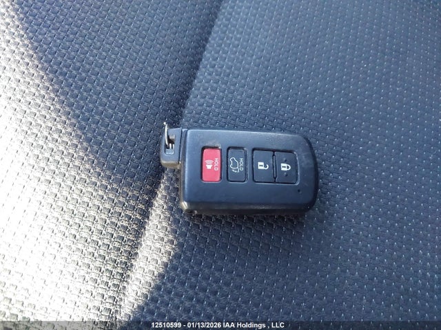 2T3RFREV5JW824216 Toyota Rav4 Adventure/xle