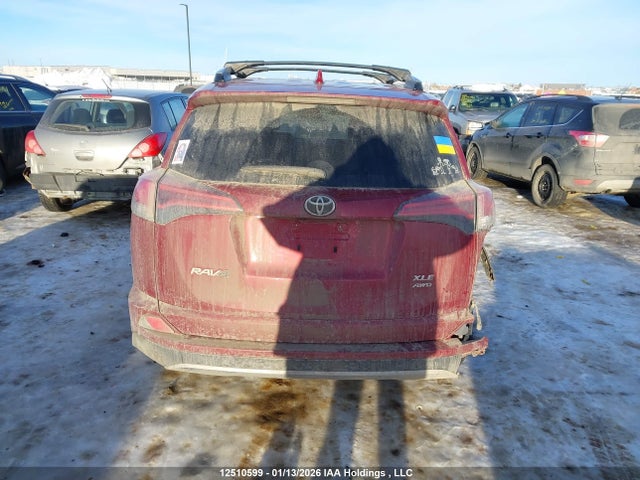 2T3RFREV5JW824216 Toyota Rav4 Adventure/xle
