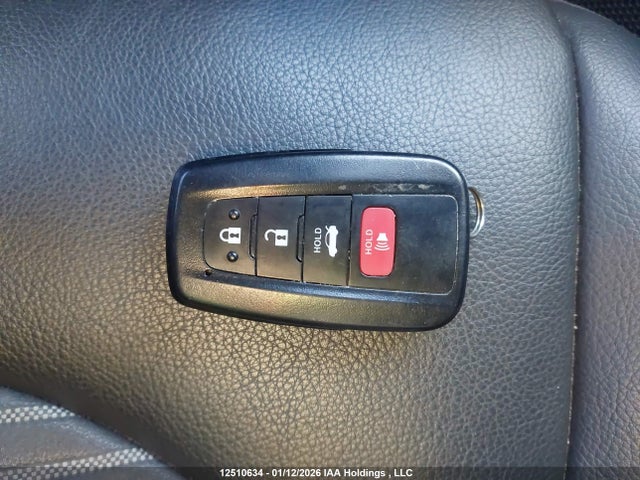 4T1S11AK8NU686022 Toyota CAMRY SE