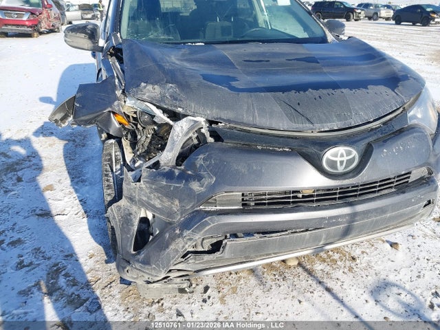 2T3RFREV5JW699914 Toyota Rav4 Adventure/xle