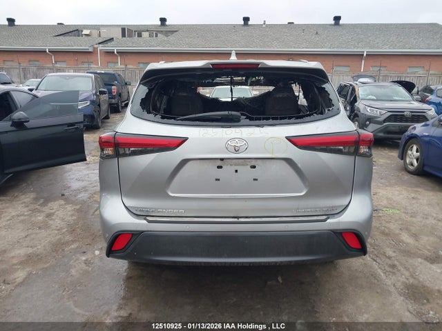 5TDDZRBH7NS218956 Toyota Highlander Limited