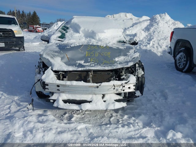 5YFBPMBE1NP338928 Toyota COROLLA LE