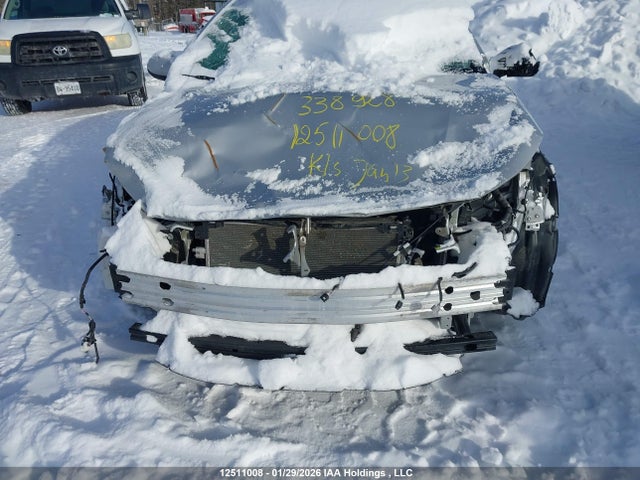 5YFBPMBE1NP338928 Toyota COROLLA LE