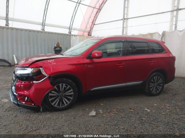 JA4AZ2A3XLZ614966 Mitsubishi Outlander Es