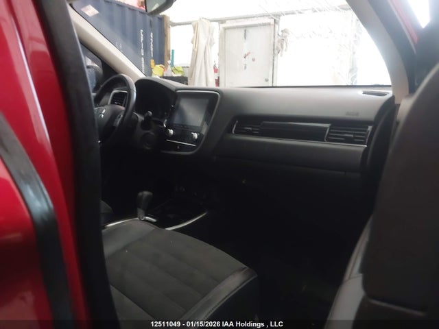 JA4AZ2A3XLZ614966 Mitsubishi Outlander Es