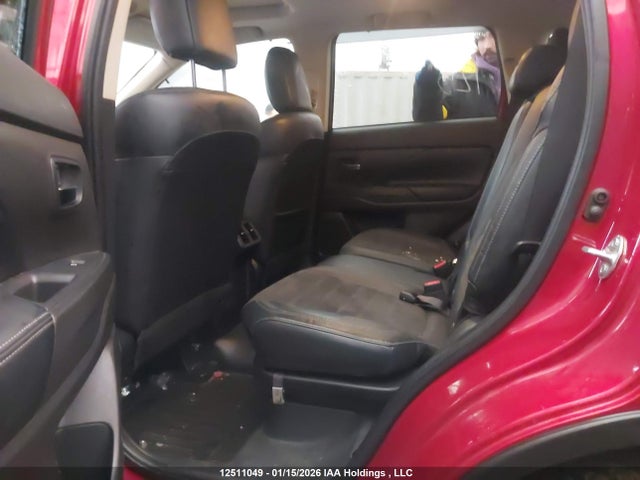 JA4AZ2A3XLZ614966 Mitsubishi Outlander Es