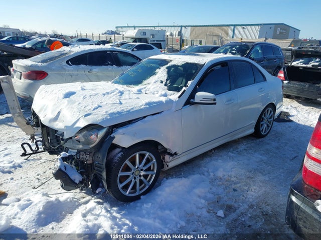 Mercedes-Benz C 300 4matic 2014 WDDGF8AB2EA948368 Image 2