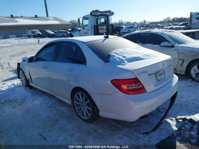 Mercedes-Benz C 300 4matic 2014 WDDGF8AB2EA948368 Image 3