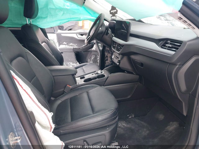 1FMCU9JA0SUB07179 Ford Escape Platinum