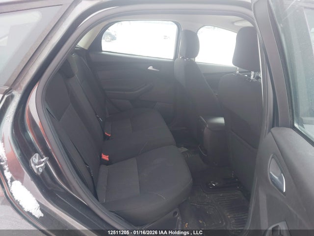 1FADP3K21HL260825 Ford FOCUS SE