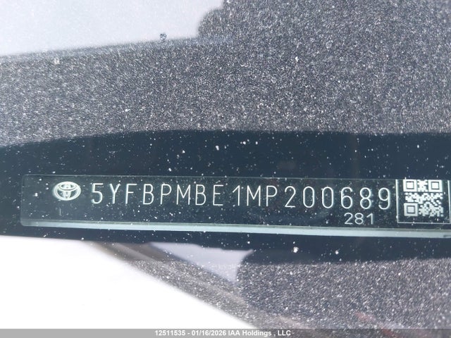 5YFBPMBE1MP200689 Toyota COROLLA LE